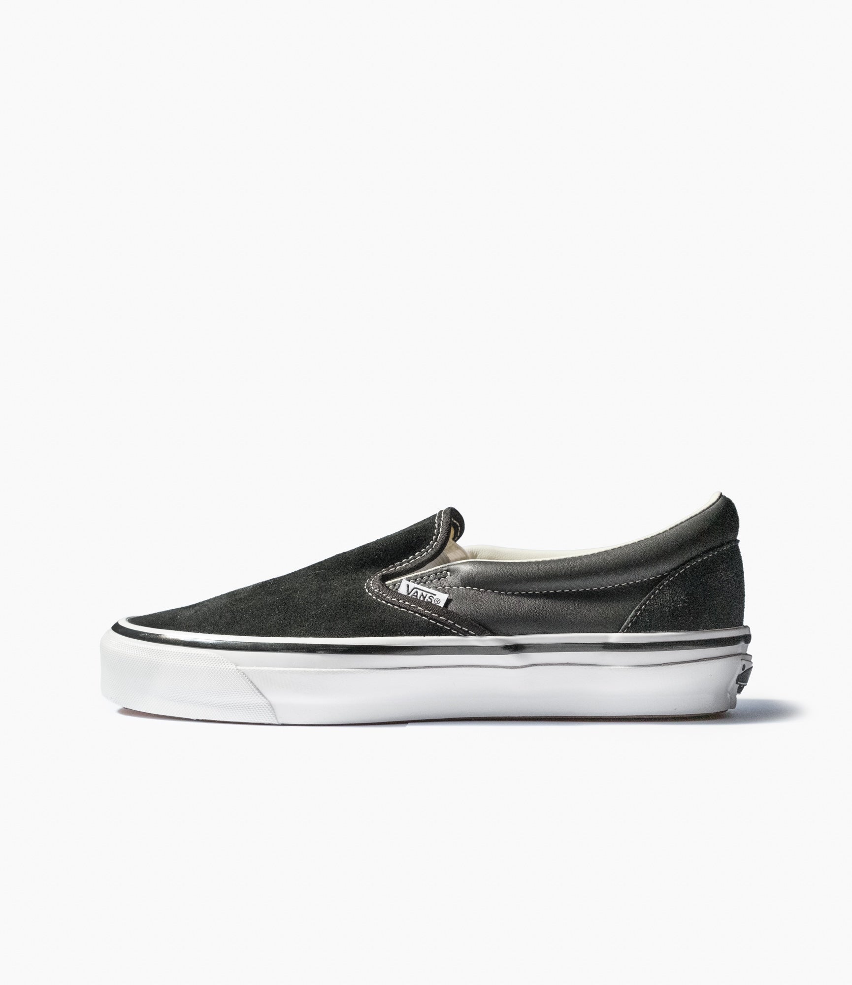 Classic Slip-On 98 – Black Leather/Suede Mix