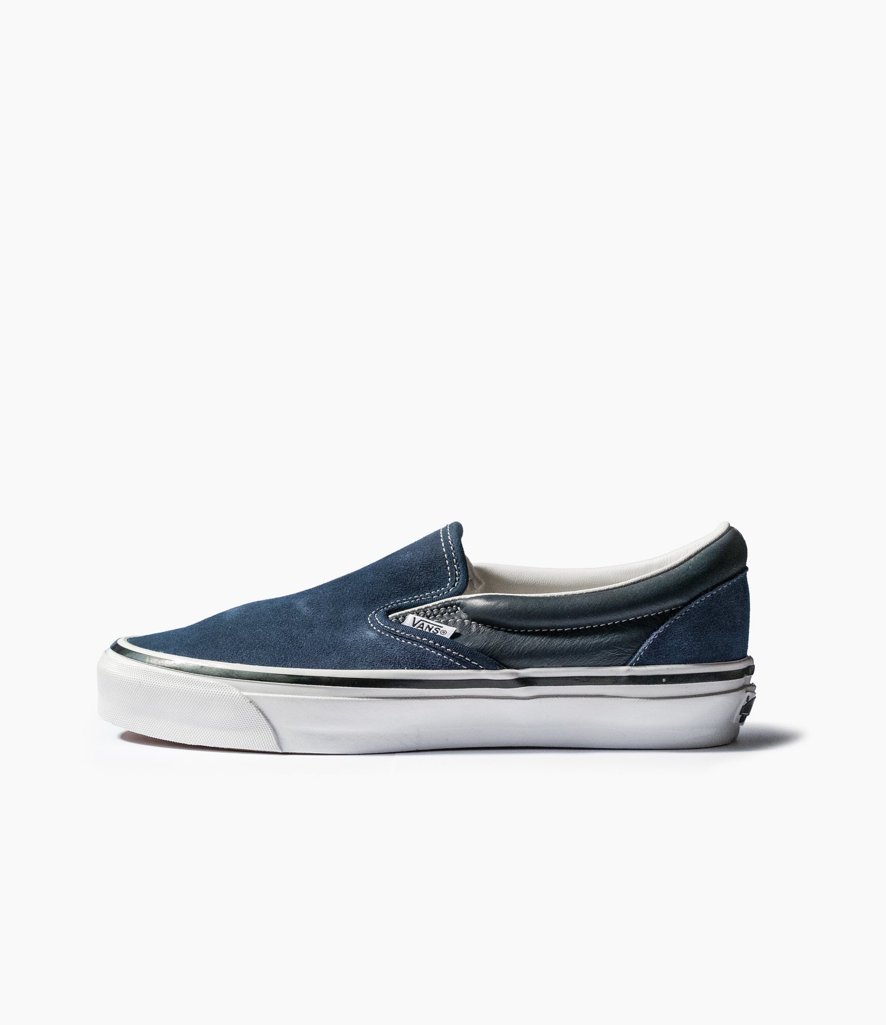 Classic Slip-On 98 – Navy Leather/Suede Mix