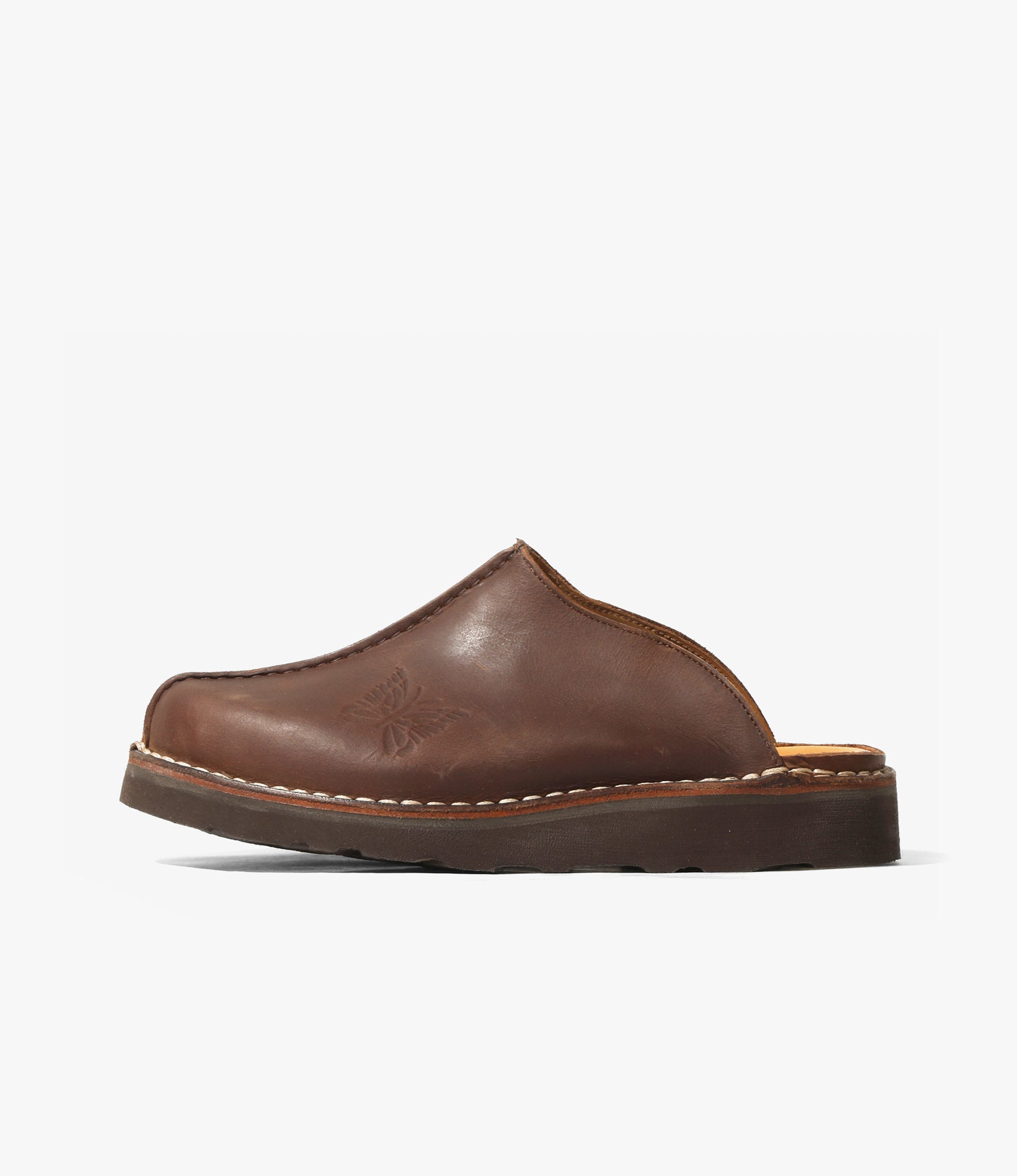 Papillon Embossed Mountain Slip-In – Brown