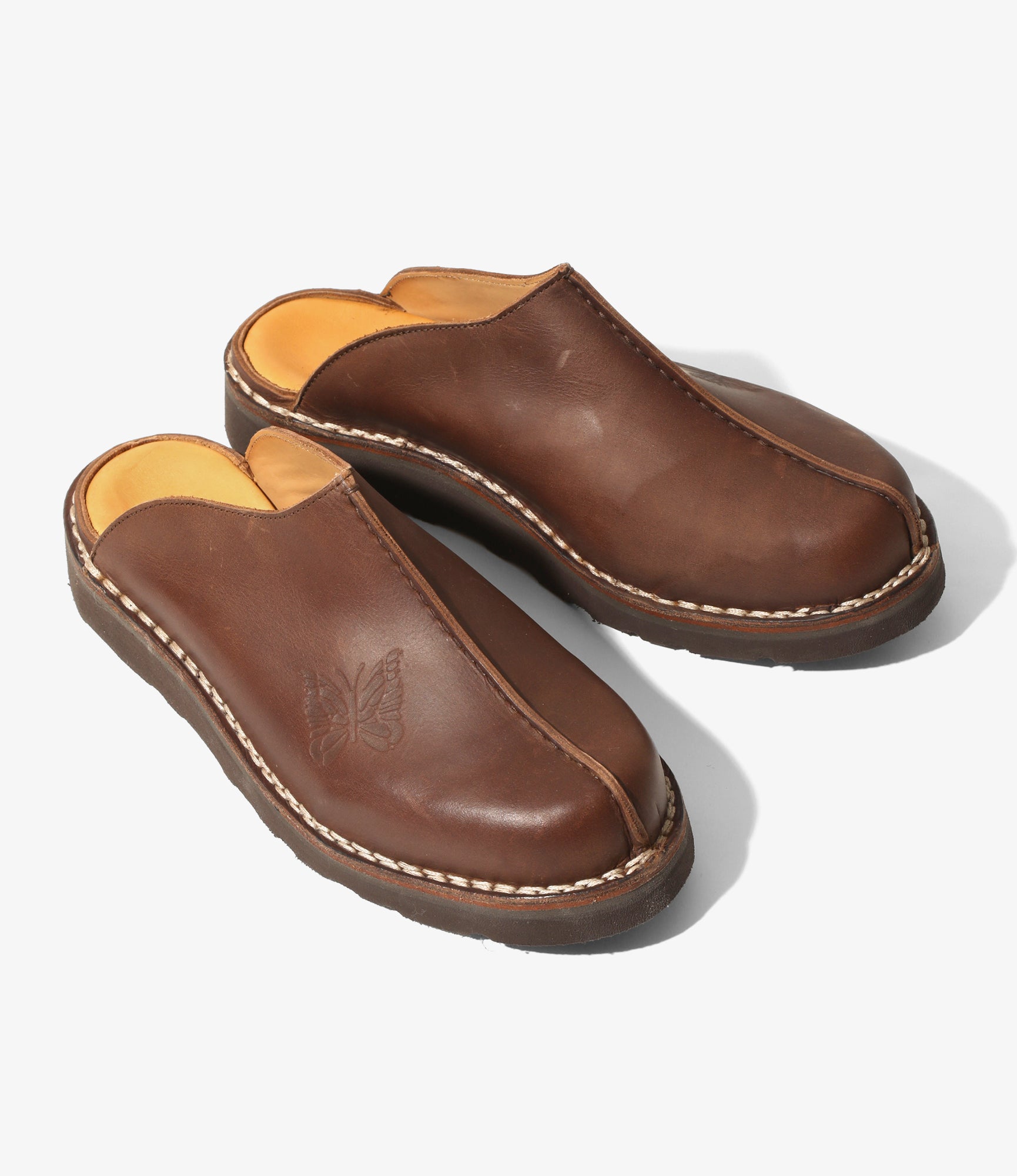 Papillon Embossed Mountain Slip-In – Brown