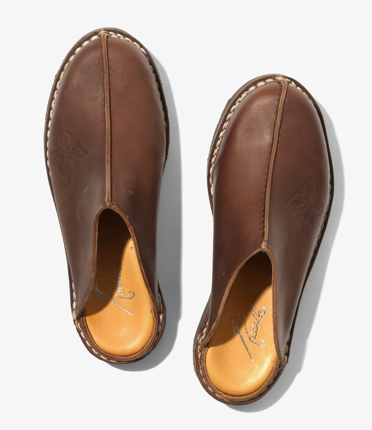 Papillon Embossed Mountain Slip-In – Brown | Needles | Nepenthes 