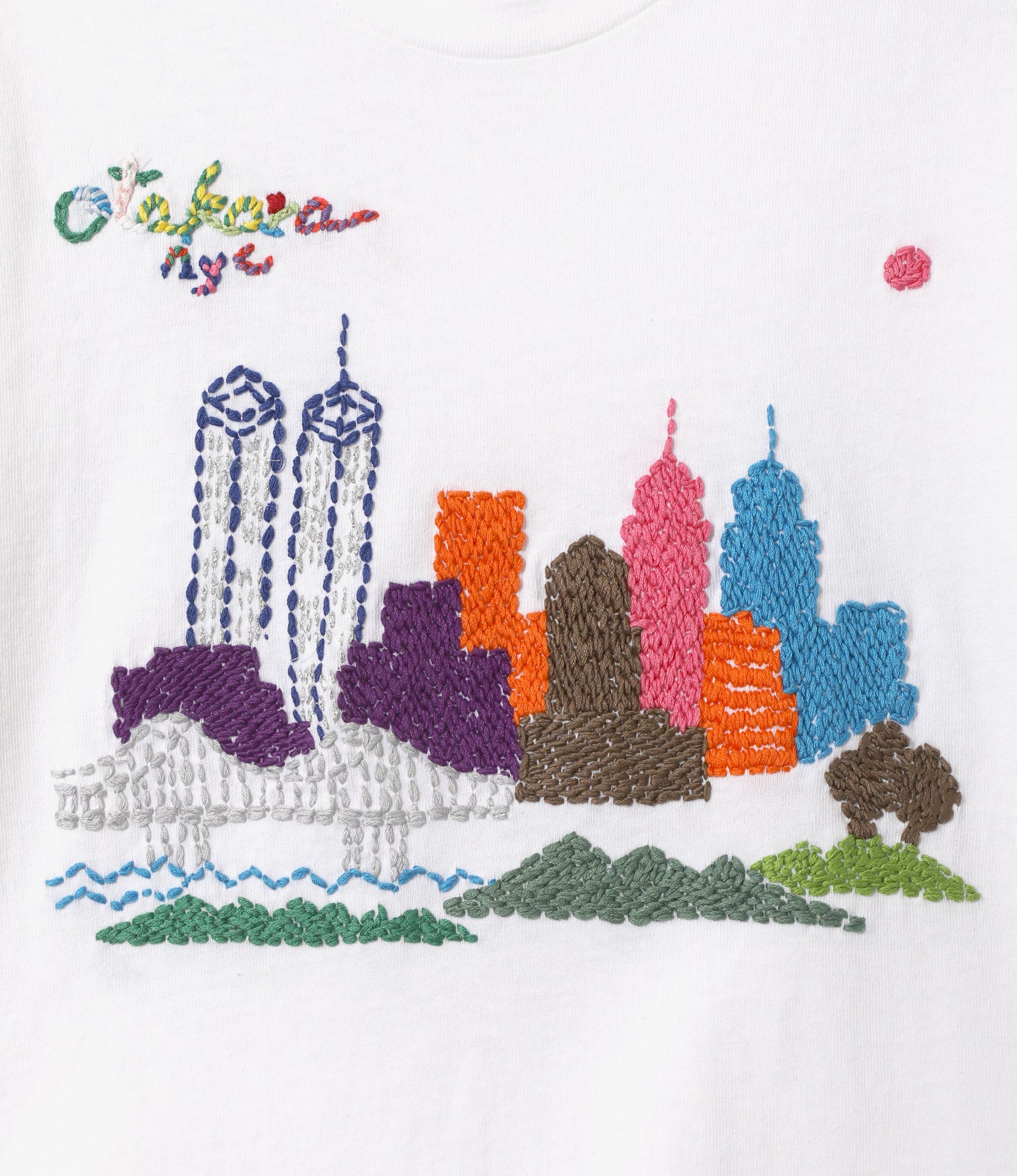 Crew Neck T-Shirt – White 'NYC Skyline' Embroidery