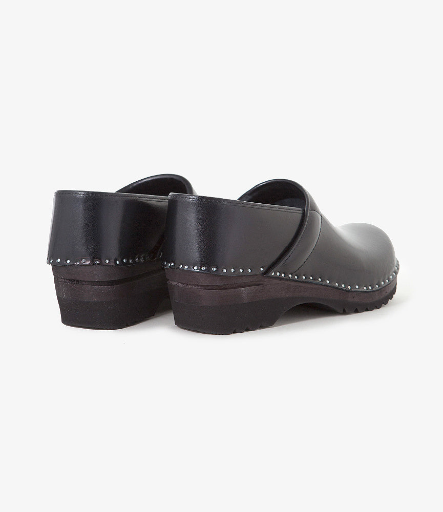 Troentorp Closed Back Clog - Black – Troentorp – Nepenthes London