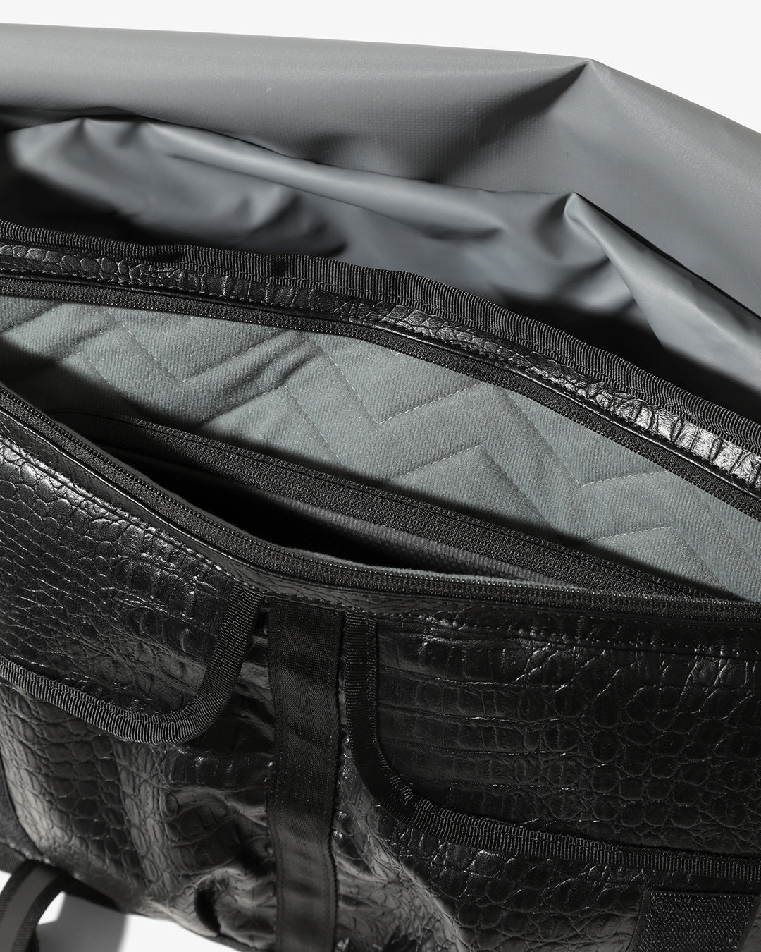 'Citizen' 24L Messenger Bag – Black Crocodile Pattern