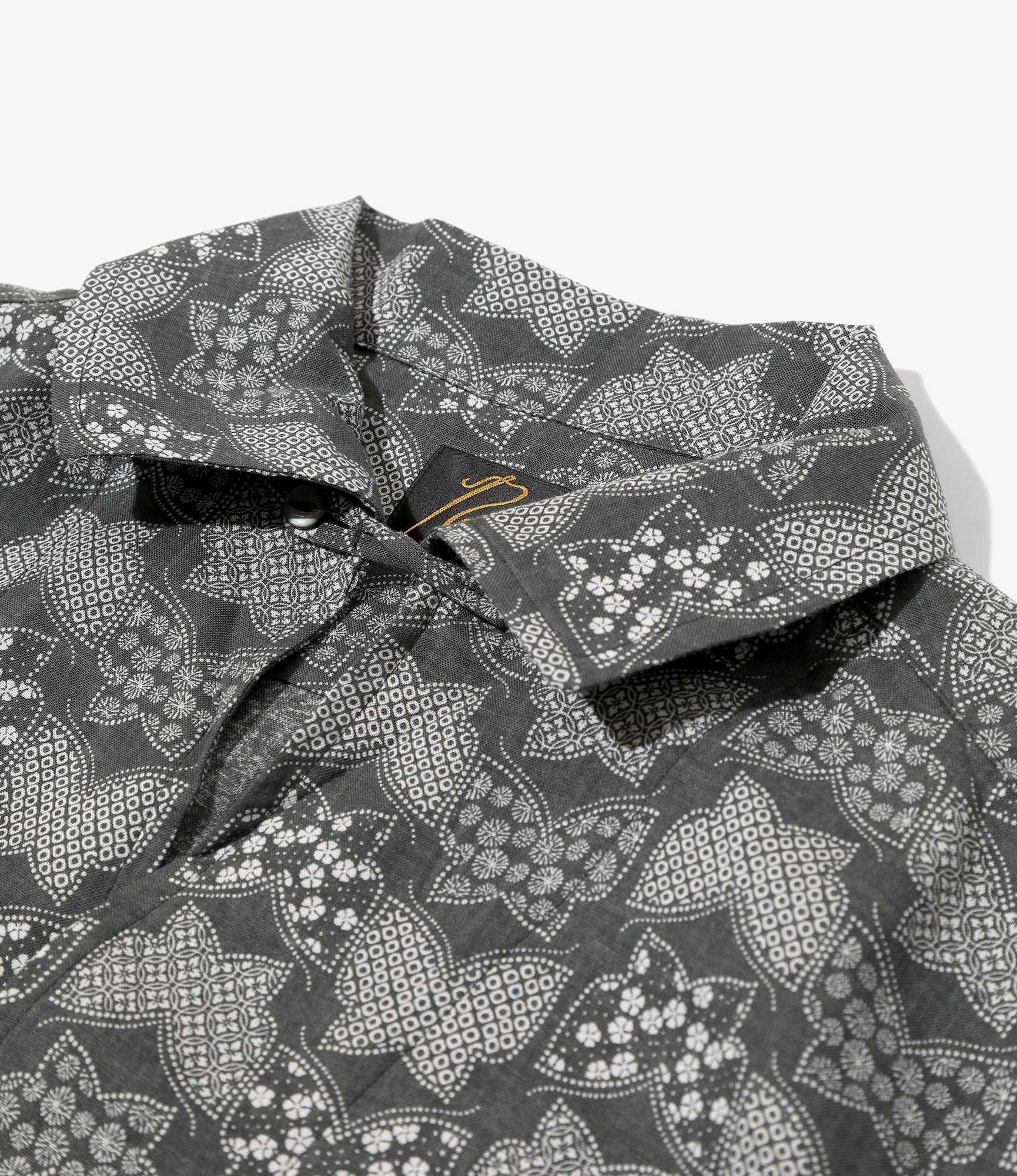 Italian Collar Short Sleeve Shirt – Charcoal Papillon Komon Print