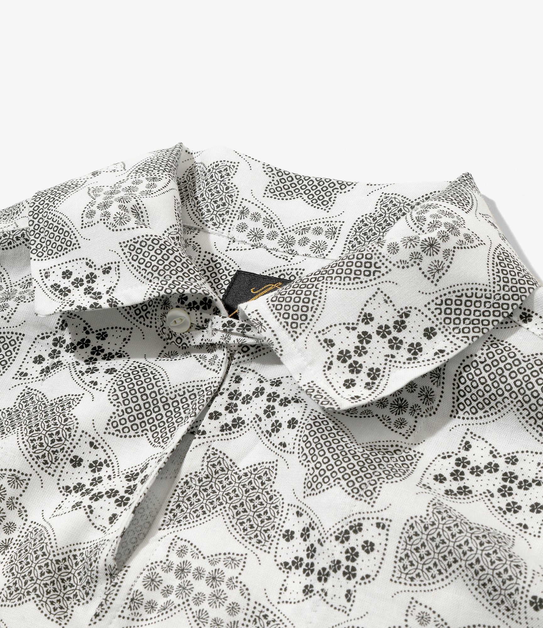 Italian Collar Short Sleeve Shirt – White Papillon Komon Print