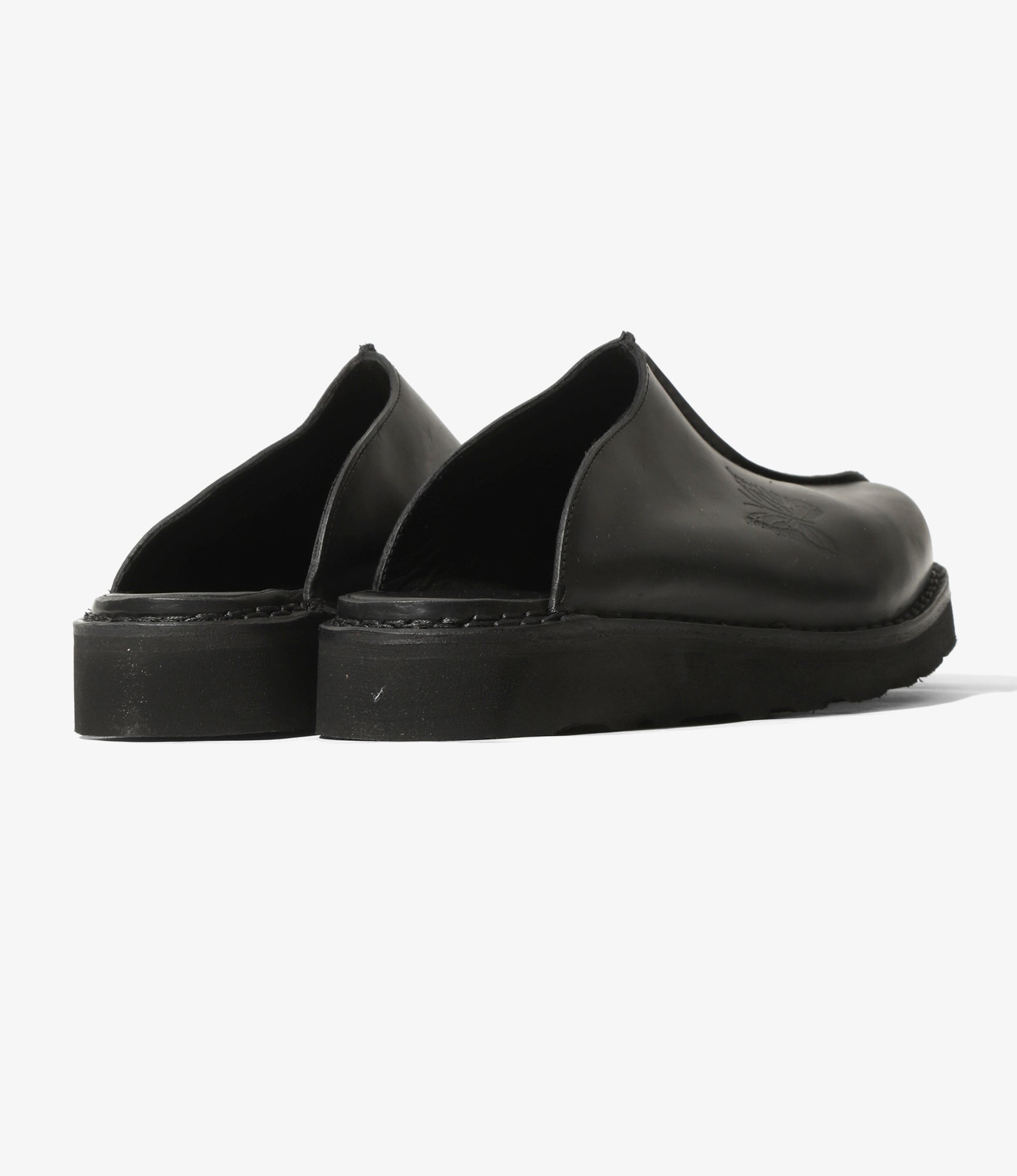 Papillon Embossed Mountain Slip-In – Black