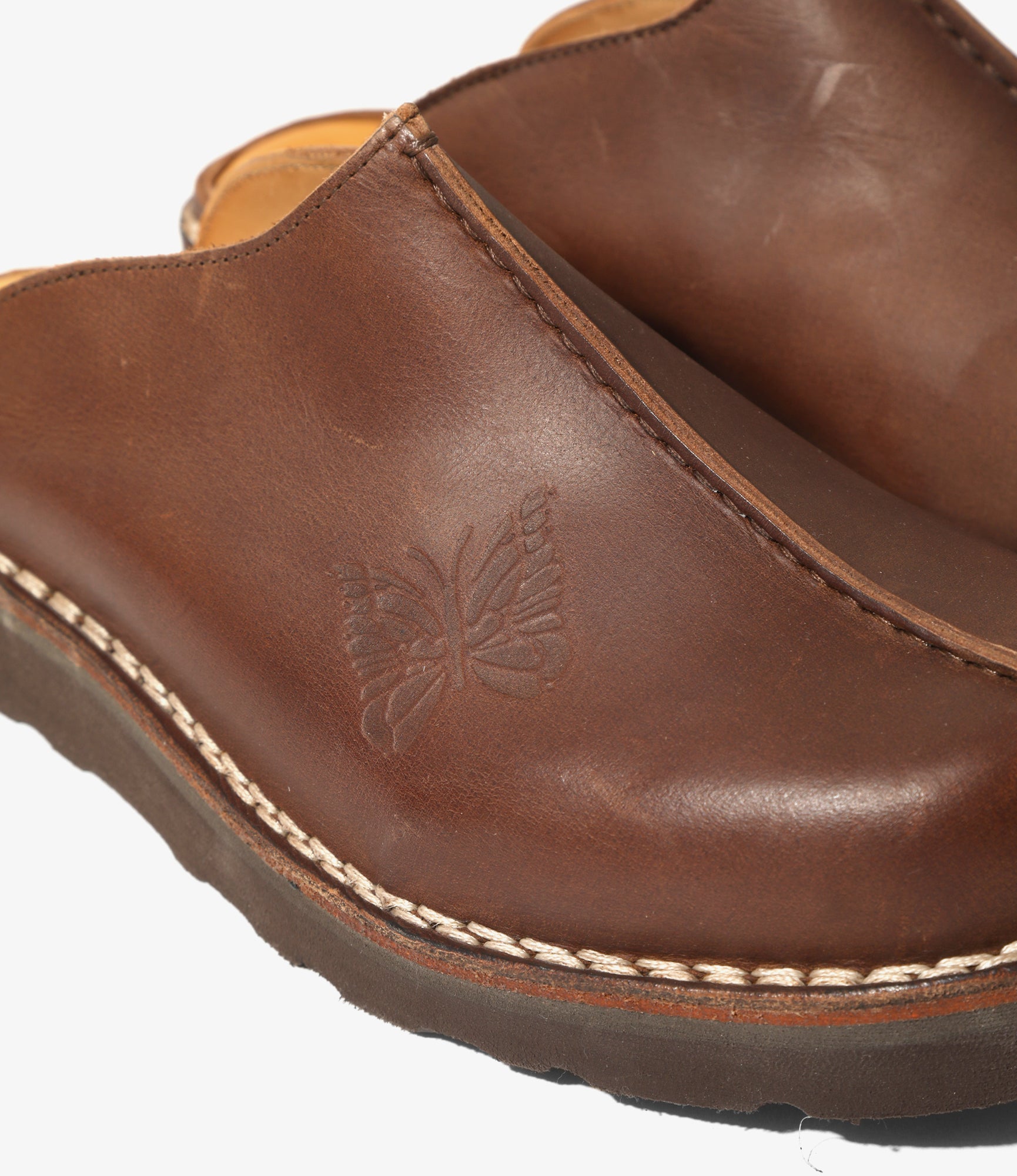 Papillon Embossed Mountain Slip-In – Brown
