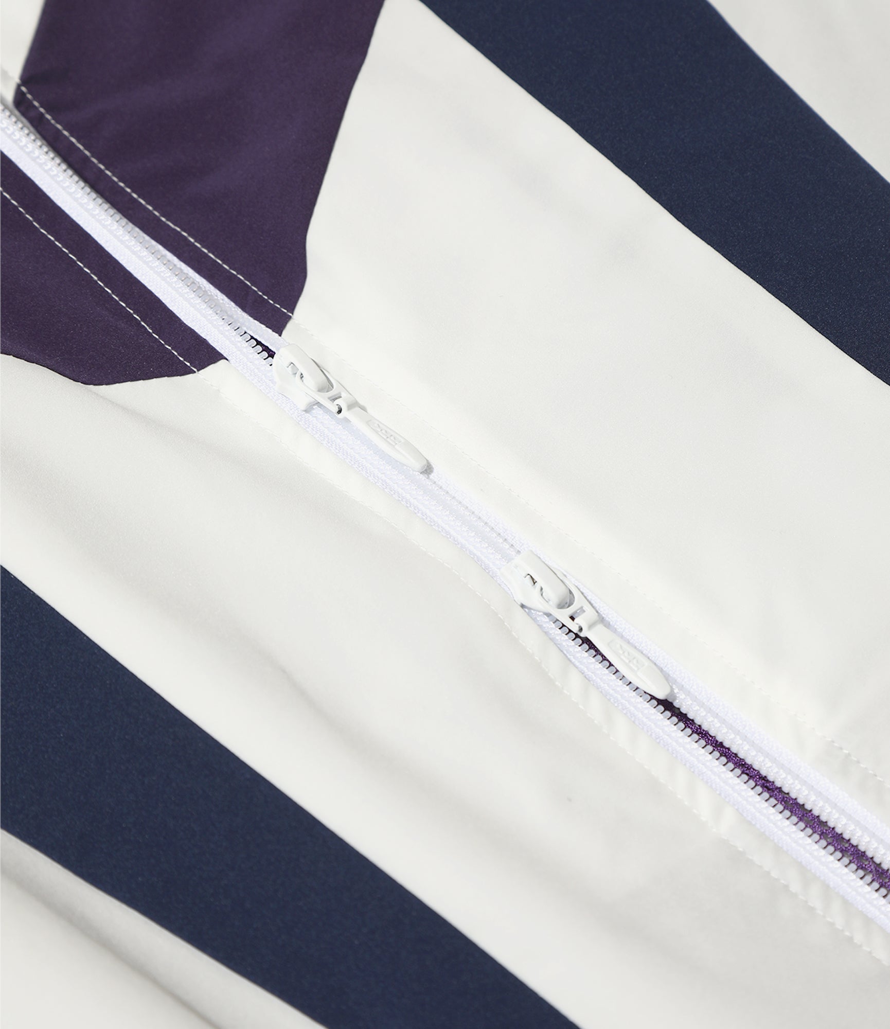 Star Cut Oversized Windbreaker – White